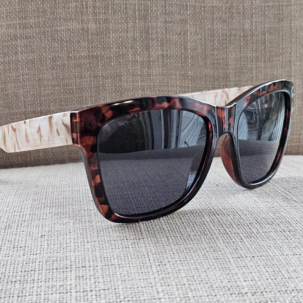 Foster Grant Women Sunglasses Brown Tortoise Eye Wear Shades POLE